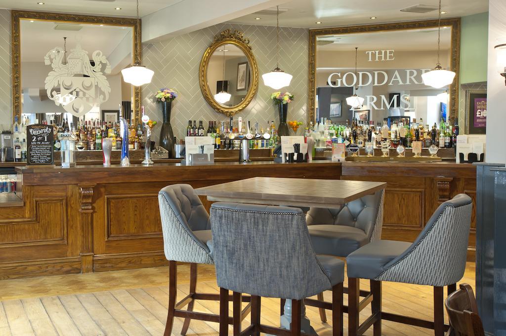 The Goddard Arms Hotel สวินดอน ภายนอก รูปภาพ
