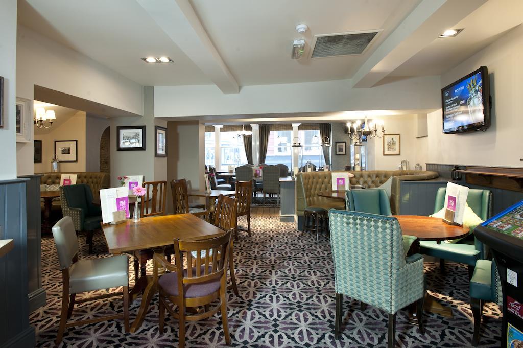 The Goddard Arms Hotel สวินดอน ภายนอก รูปภาพ