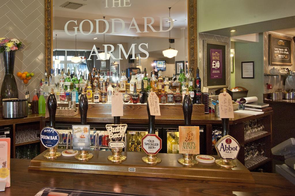 The Goddard Arms Hotel สวินดอน ภายนอก รูปภาพ