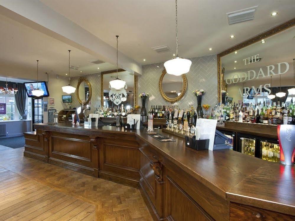 The Goddard Arms Hotel สวินดอน ภายนอก รูปภาพ