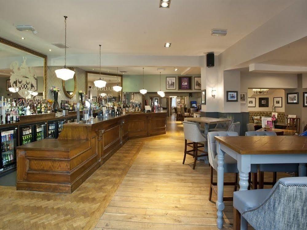 The Goddard Arms Hotel สวินดอน ภายนอก รูปภาพ