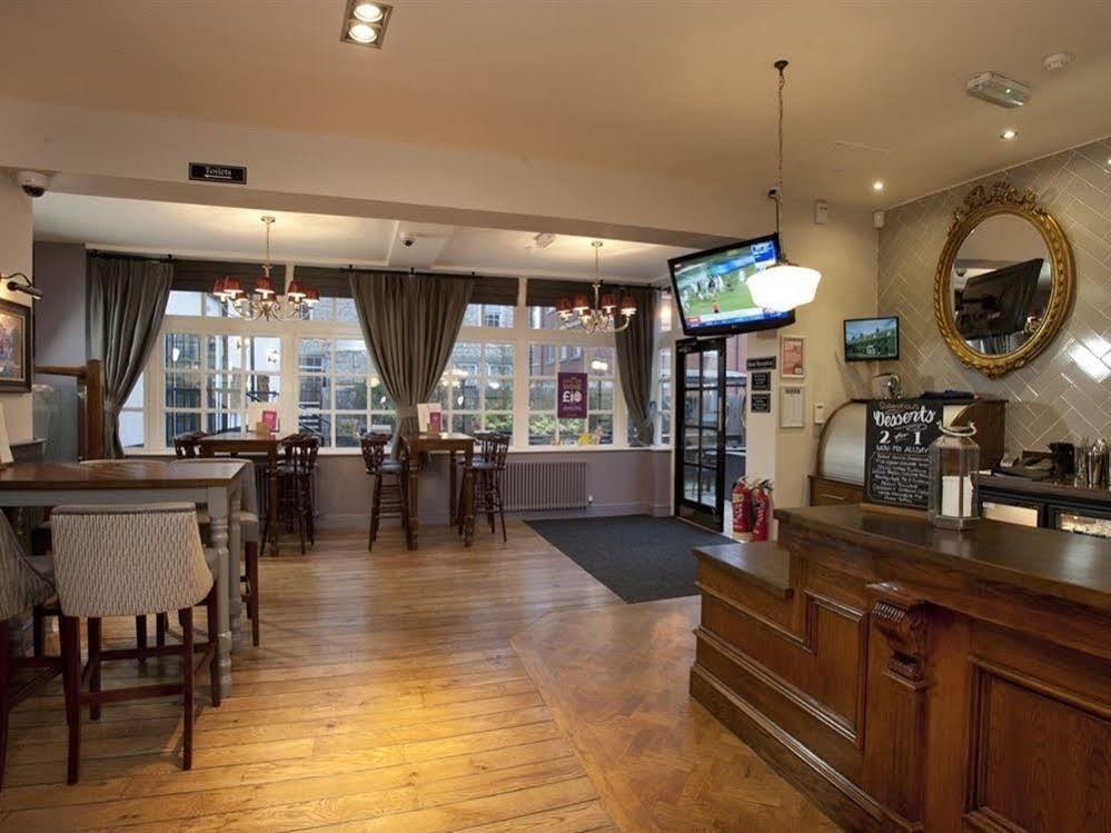 The Goddard Arms Hotel สวินดอน ภายนอก รูปภาพ